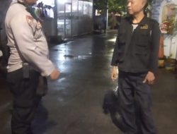 Sambang Satkamling, Bhabinkamtibmas Kelurahan Gunung Sahari Selatan Tingkatkan Keamanan Jelang Ramadhan