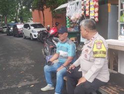 Bhabinkamtibmas Petojo Selatan Laksanakan Sambang dan Cooling System di Perparkiran KONI