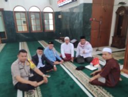Kapolsubsektor Kayu Awet Laksanakan Sholat Dzuhur Berjamaah dan Silahturahmi dengan Tokoh Agama