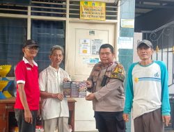 Pemasangan Pamflet Dan Brosur Rekrutmen Anggota Polri T.A 2025 Di RW 02 Petamburan