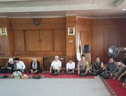 Bhabinkamtibmas dan Tiga Pilar Kelurahan Galur Hadiri Kegiatan Peringatan Isra Mi’raj Nabi Muhammad SAW 1446 H