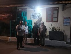 Bhabinkamtibmas Kelurahan Duri Pulo Sambangi Pos Kamling RW 12 untuk Penguatan Keamanan Lingkungan