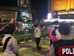 Patroli Penolong Polsek Metro Menteng Bersama Polwan Polres Metro Jakarta Pusat Berikan Imbauan Kamtibmas kepada Masyarakat