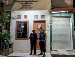 Upaya Tingkatkan Keamanan Wilayah, Bhabinkamtibmas Kampung Rawa Imbau Petugas Satkamling di Pos Sekretariat RW 03