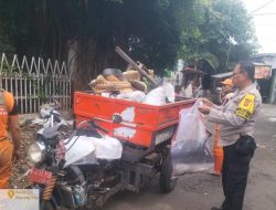 Kerja Bakti Bhabinkamtibmas dan Tiga Pilar untuk Menjaga Kebersihan Lingkungan Menjelang Ramadhan