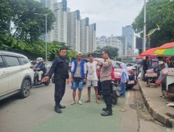 Menjelang Ramadhan, Bhabinkamtibmas Karet Tengsin Monitoring Peziarah Yang Akan Ke TPU Karet Bivak