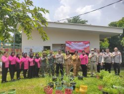 Launching Pekarangan Pangan Lestari, Bhayangkari Ranting Senen Tanam Sayur Mahur