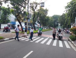 Antisipasi Kepadatan Lalulintas Dan Gesekan Pelajar Unit Samapta Polsek Kemayoran Melaksanakan Ploting Pagi Hari