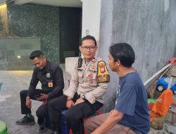 Bhabinkamtibmas Karet Tengsin Sambangi Security, Pedagang Kopi Dan Warga RT 01/06 Sebagai Cooling System