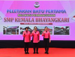 Ketum Yayasan Kemala Bhayangkari Letakkan Batu Pertama Pembangunan SMP Kemala Bhayangkari di Karanganyar