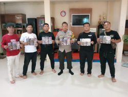 Penyuluhan Dan Pembagian Brosur Oleh Bhabinkamtibmas Karang Anyar Terkeit Penerimaan Anggota Polri 2025