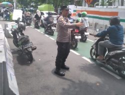 Personil Polsubsektor Cikini Pengaturan Lalu Lintas Pagi Hari Di Sepanjang Jalan Cikini Raya