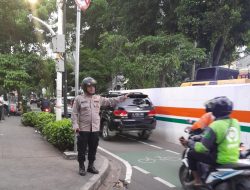 Personil Patmor Menteng Pengaturan Lalu Lintas Di Jalan Cikini Raya Antisipasi Kepadatan