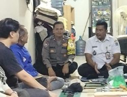 Jelang Ramadhan, Bhabinkamtibmas Petojo Utara Hadiri Rapat Koordinasi RW 03 untuk Antisipasi Gangguan Kamtibmas