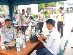 Pelayanan Polri Untuk Jemaah Sholat Jumat di Masjid Istiqlal Sawah Besar