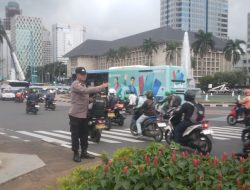 Polsubsektor Merdeka Ambon Laksanakan Ploting Sore di Bundaran Patung Kuda