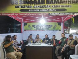 Bhabinkamtibmas Johar Baru bersama Anggota Propam, Staf Binmas, Ketua RW 04 dan FKDM Pemantauan Wilayah di Pos Pam Singgah Ramadhan Jothet
