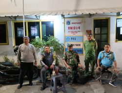 Kekompakan Bhabinkamtibmas dan Babinsa Sambangi Pos Kamling Di Gunung Sahari Utara