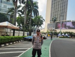 Personil Humas Menteng Berikan Imbauan Kamtibmas Dan Antisipasi Giat Olahraga Pagi Di CFD Bundaran HI