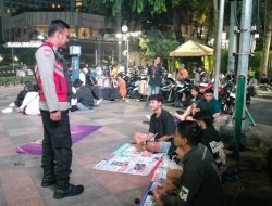 Patroli Malam Sat Binmas Polres Metro Jakarta Pusat, Berikan Imbauan Kamtibmas kepada Remaja di Bundaran HI