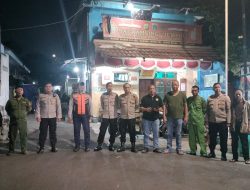 Petugas Sat Binmas Polres Metro Jakarta Pusat Sambangi Pos Kamling dan Berikan Himbauan Kamtibmas