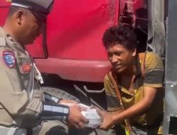 Bulan Penuh Berkah Satlantas Bagikan Makanan Buka Puasa, Untuk Sopir, Petugas Kebersihan, Buruh