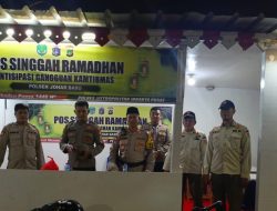 Sinergi Polsek Johar Baru dan Satpol PP dalam Menjaga Keamanan Pos Singgah Ramadhan Kota Paris Tanah Tinggi