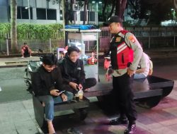 Polres Metro Jakarta Pusat Gelar Patroli Jalan Kaki di Bundaran HI, Beri Himbauan Kamtibmas kepada Remaja
