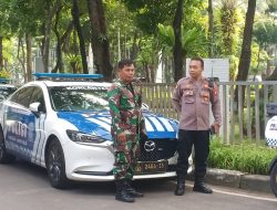 Personil Patmor Menteng Bersama Babinsa Patroli Kewilayahan Antisipasi Kerawanan Di Taman Menteng