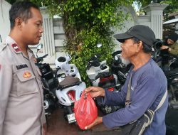 Polri Presisi Bagikan Takjil Gratis Polsek Sawah Besar Dan Relawan Warga Di Pos Singgah Ramadhan