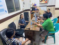 Bhabinkamtibmas Karet Tengsin Sambangi Staf RW, Para Ketua RT RW 07 Dan Pokdarkamtibmas Koordinasi Kamtibmas Jelang Sahur