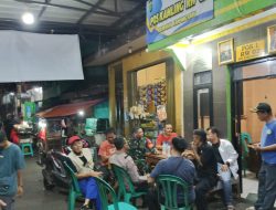 Sinergi Bhabinkamtibmas dan Babinsa Kampung Rawa: Diskusi Kamtibmas Menyambut Ramadhan di Pos Kamling RT 11/02