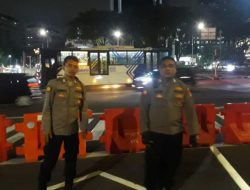 Cegah Balap Liar, Polsek Metro Gambir Lakukan Penutupan Jalan Medan Merdeka Selatan