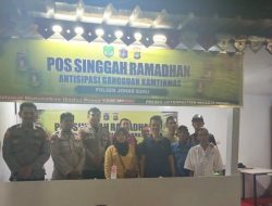 Tingkatkan Keamanan dan Cegah Tawuran Warga Personil Polsek Johar Baru di Pos Singgah Ramadhan Kota Paris