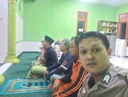 Safari Subuh Keliling di Musholla Al-Fudholla, Bhabinkamtibmas Kartini Ajak Warga Cegah Tawuran