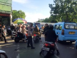 Unit Sabhara 1052 Pengaturan Arus Lalu Lintas Siang Hari Di Putaran Bata