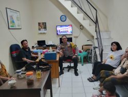 Bhabinkamtibmas Kampung Rawa Sambangi Sekretariat RW 05 untuk Sampaikan Pesan Kamtibmas