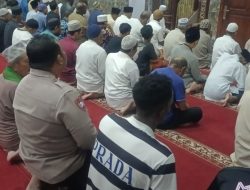 Bhabinkamtibmas Petamburan Silahturahmi Dengan Pengurus Masjid An Nur Dan Melaksanakan Sholat Subuh