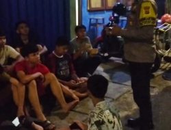 Patroli Kewilayahan Bulan Ramadhan Bhabinkamtibmas Kampung Rawa Berikan Himbauan Kepada Remaja yang Berkumpul