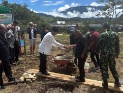 Satgas Operasi Damai Cartenz-2025 Hadiri Peletakan Batu Pertama Pembangunan Masjid di Oksibil