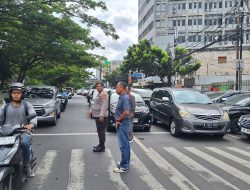Pelayanan Prima POLRI Dalam Pengaturan Arus Lalu Lintas Sore Hari