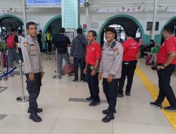 Patroli Mobile Polsek Senen Ciptakan Rasa Aman di Stasiun Pasar Senen