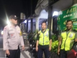 Bhabinkamtibmas Johar Baru Tegaskan Peran Petugas Satkamling dalam Keamanan Lingkungan
