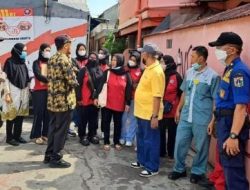 Cegah DBD, Polsek Cempaka Putih dan Tiga Pilar Kawal Fogging di Kelurahan Rawasari