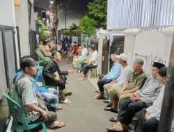 Bhabinkamtibmas Kampung Rawa Hadir di Tengah Duka, Anjangsana dan Takziah Warga yang Meninggal Dunia