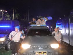 4 Polisi Luka Bakar Sebelum Pembubaran Massa Aksi di DPR RI