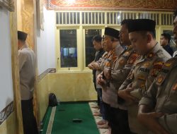 Kapolres Metro Jakarta Pusat Gelar Tarawih Keliling dan Beri Pesan Kamtibmas di Musholla Al-Ikhlas