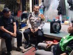 Sambang Pos Kamling, Bhabinkamtibmas Cempaka Putih Timur Imbau Warga Tingkatkan Kewaspadaan di Bulan Ramadhan