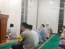 Bhabinkamtibmas Petojo Utara Laksanakan Sholat Subuh Keliling, Wujudkan Polri Dekat dengan Masyarakat