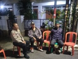 Meningkatkan Keamanan Lingkungan, Bhabinkamtibmas Johar Baru Lakukan Sambang dan Imbau Petugas Satkamling